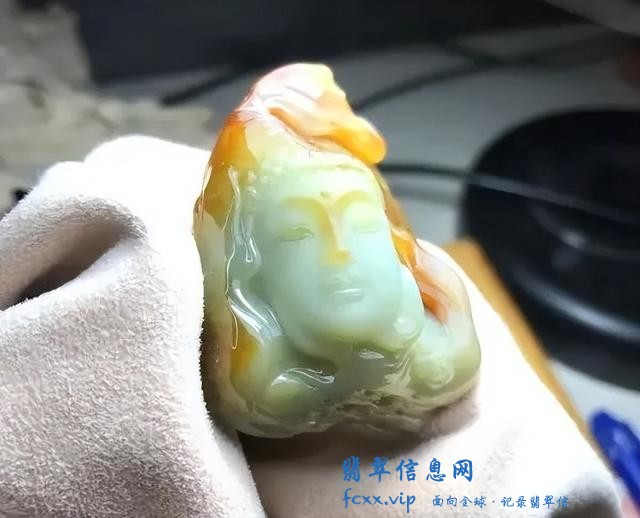 品相普通的大马坎翡翠原石，看作品，玉雕师是如何发挥到极致-6.jpg