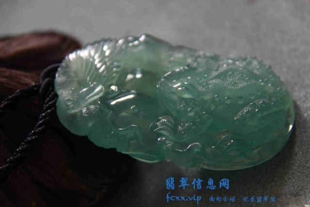 玻璃种翡翠一定比冰种翡翠贵？这得结合实际情况来看！-6.jpg
