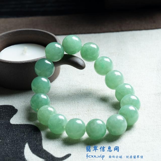 翡翠手串不仅仅用来装饰，这些功效也很重要-2.jpg