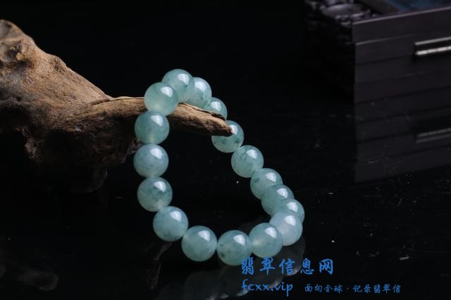 翡翠手串不仅仅用来装饰，这些功效也很重要-4.jpg