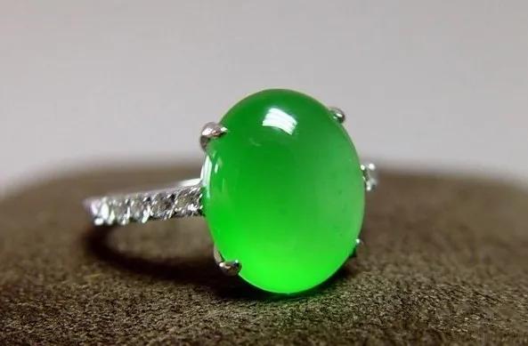 如何选购翡翠蛋面，选购玉雕戒指必知-1.jpg
