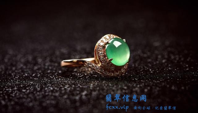 如何选购翡翠蛋面，选购玉雕戒指必知-5.jpg