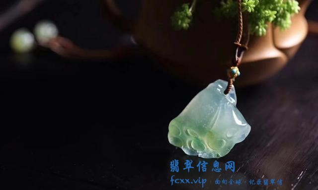 从古至今拥有着清廉的本质，雕刻而成的翡翠，一直备受人们的喜爱-3.jpg