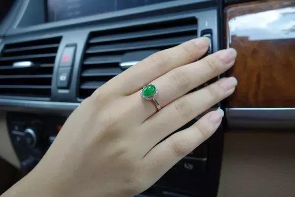 翡翠戒指戴法有讲究，风水学意义不可忽视-5.jpg