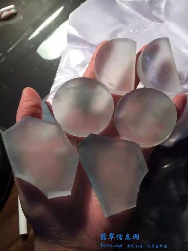 找翡翠，动不动就冰种、玻璃种，要求越透明越好，还得完美无瑕-10.jpg