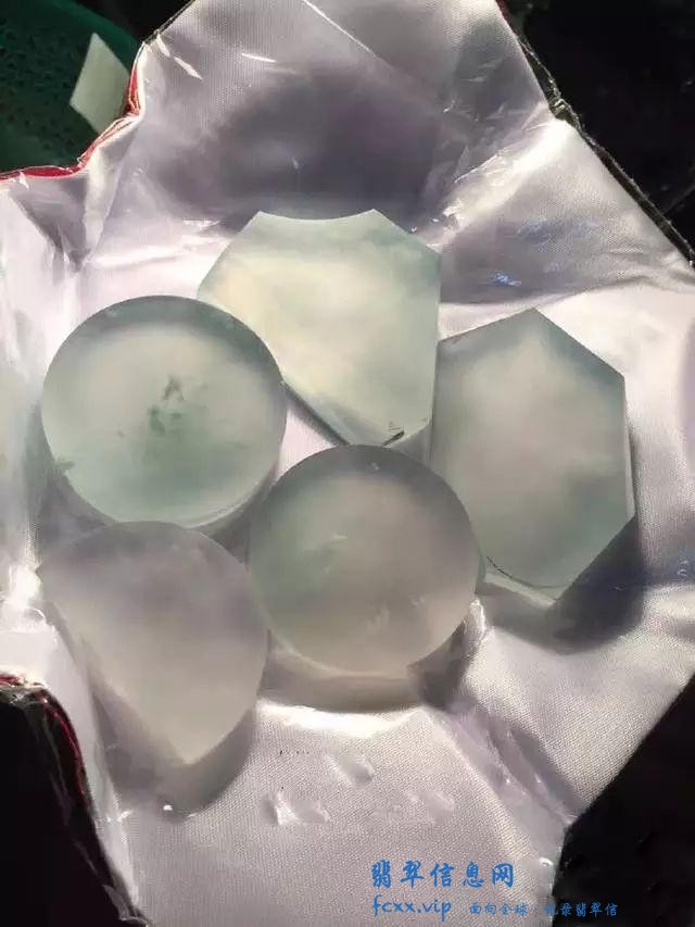 找翡翠，动不动就冰种、玻璃种，要求越透明越好，还得完美无瑕-13.jpg