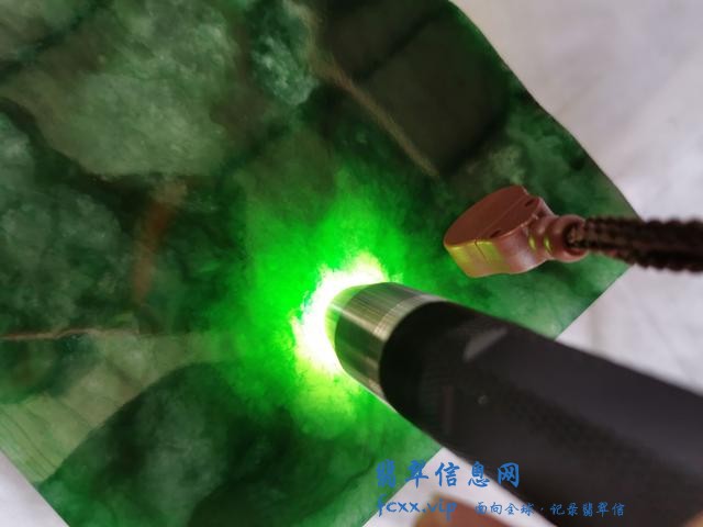 一刀天堂还是一刀地狱，翡翠鉴定除了看运气，关键要会鉴别原石-4.jpg