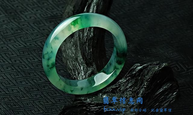 为什么翡翠手镯中，贵妃手镯价格比较便宜，只是成本低罢了-5.jpg