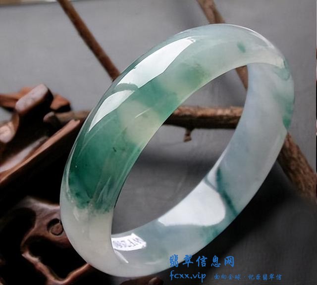 翡翠有什么寓意 佩戴墨翠代表的意义-2.jpg