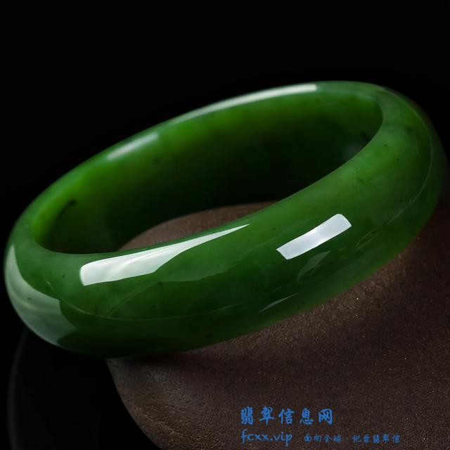 你确定你的翡翠手镯是真的？这4种造假翡翠的方法太侮辱人了-1.jpg