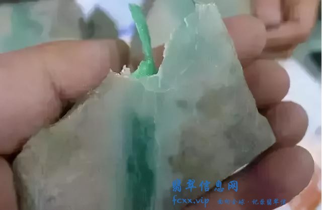 你确定你的翡翠手镯是真的？这4种造假翡翠的方法太侮辱人了-18.jpg