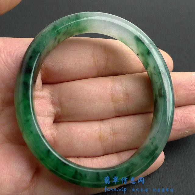 翡翠手镯应该怎么选？注意以下五点，让你轻轻松松地作出对的选择-6.jpg