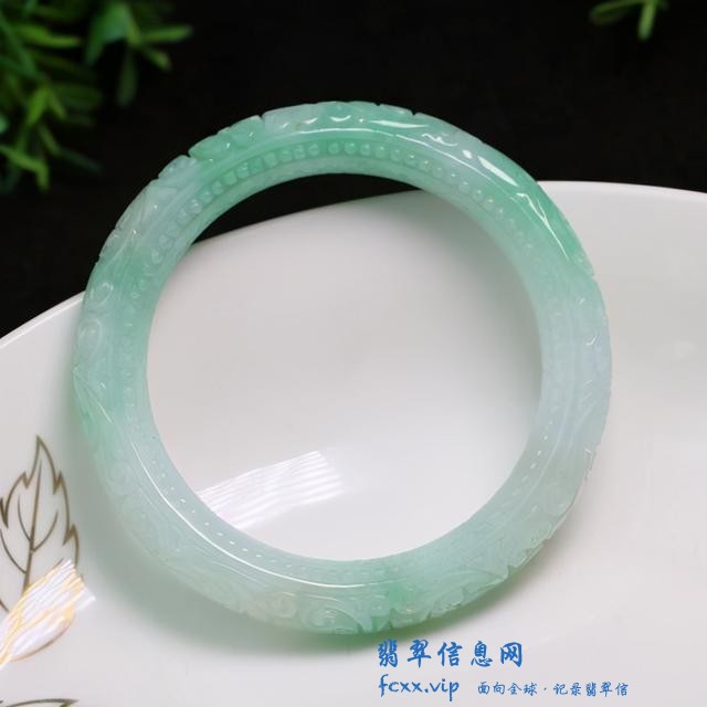 翡翠手镯应该怎么选？注意以下五点，让你轻轻松松地作出对的选择-9.jpg