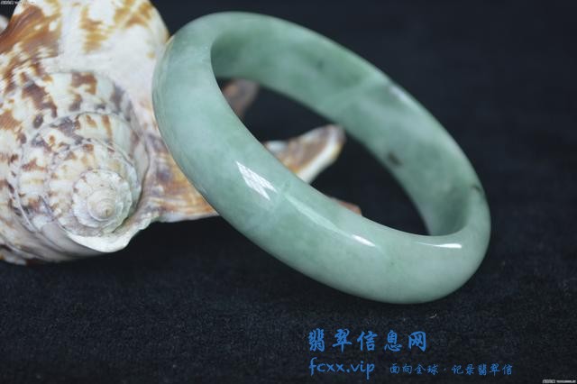 翡翠手镯应该怎么选？注意以下五点，让你轻轻松松地作出对的选择-10.jpg
