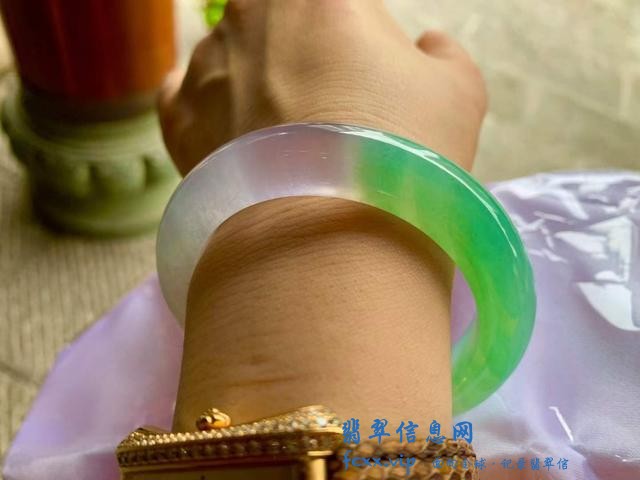 翡翠手镯应该怎么选？注意以下五点，让你轻轻松松地作出对的选择-14.jpg