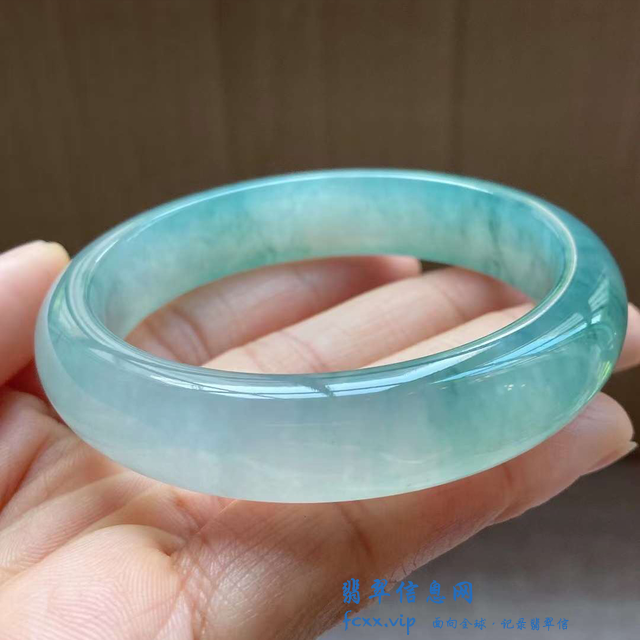 翡翠手镯应该怎么选？注意以下五点，让你轻轻松松地作出对的选择-13.jpg