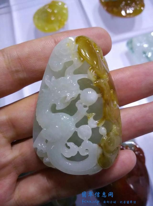 翡翠玉器雕刻技法——镂空雕刻-10.jpg
