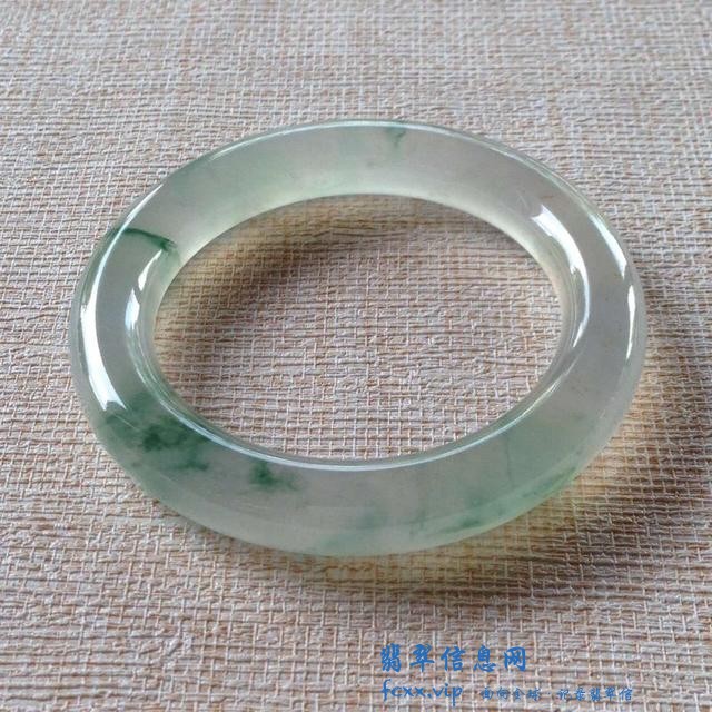 超详细翡翠手镯大全，哪种最适合你？-2.jpg