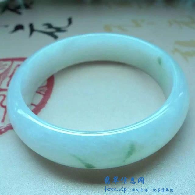 超详细翡翠手镯大全，哪种最适合你？-4.jpg