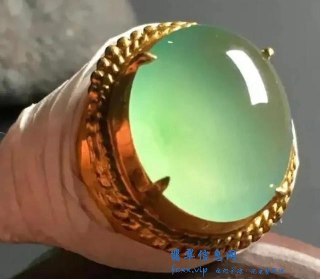 翡翠戒面价格昂贵，我们购买的时候，需要注意这5点-2.jpg