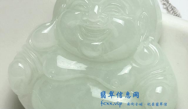 面对这么多种类的翡翠饰品，看看行家怎么挑选的，一起来学习-1.jpg
