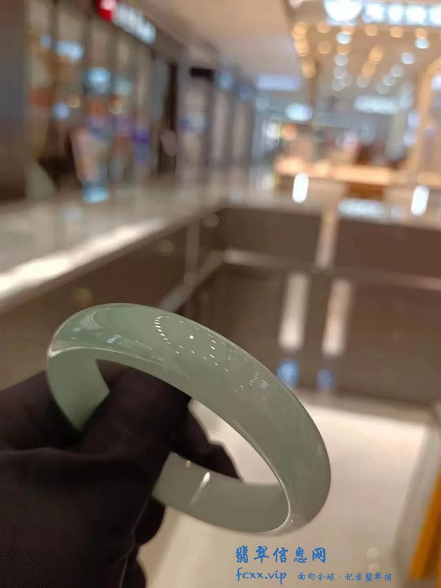 最值得怀念青春的懂翡翠玉镯-1.jpg