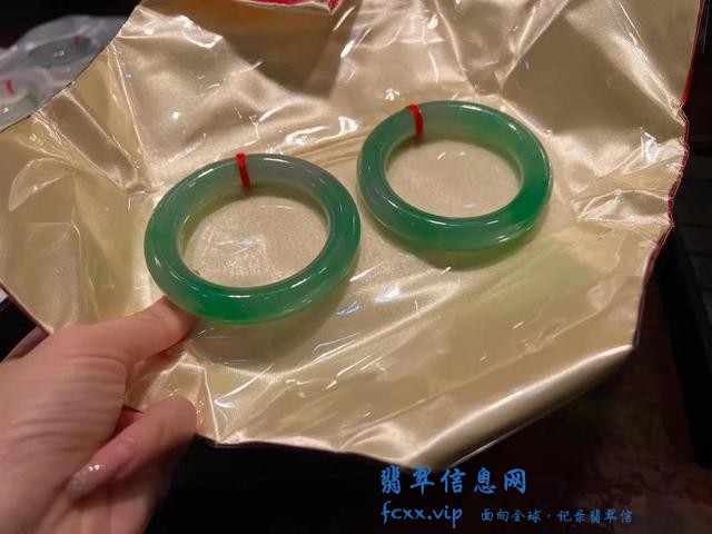 翡翠手镯商家为什么要用纸包着？-1.jpg