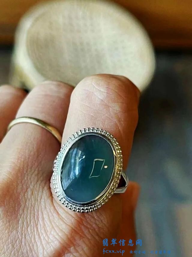 翡翠戒指的挑选，戴对了才是真的美-3.jpg