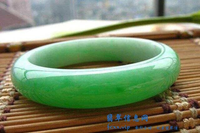 跟我学翡翠吧！（什么是冰种玻璃种翡翠？）-10.jpg