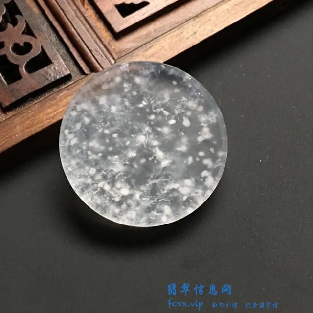 高冰雪花棉翡翠值钱吗？你了解多少？-2.jpg