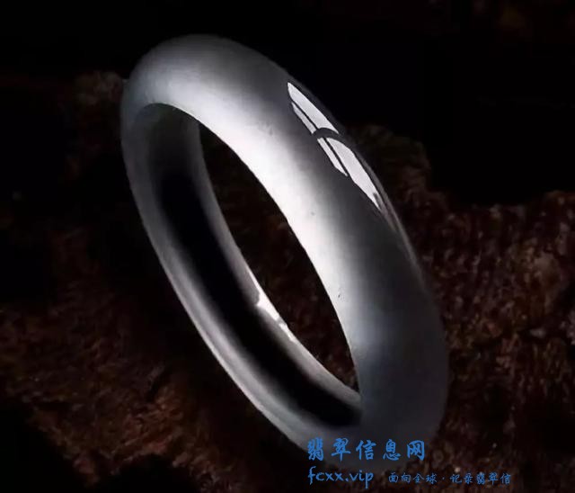 同样是做翡翠投资，为什么你的几十只翡翠手镯还抵不上一颗珠子？-5.jpg