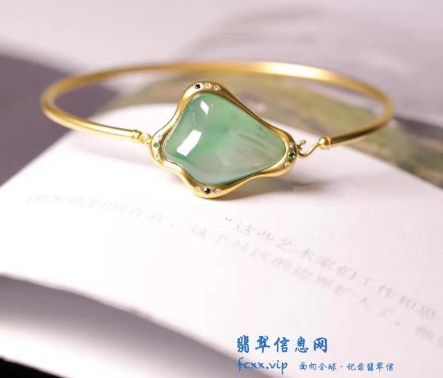 翡翠手镯不仅是传统的，这样的设计打破常规，能让你的手腕美成诗-9.jpg