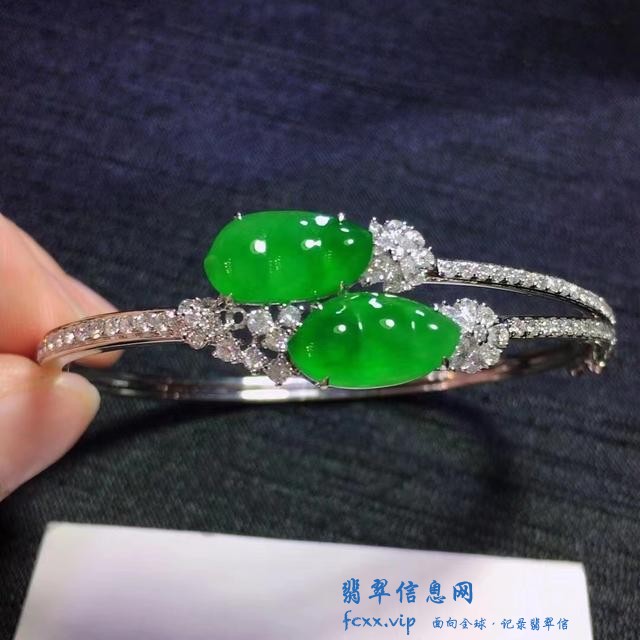 翡翠手镯不仅是传统的，这样的设计打破常规，能让你的手腕美成诗-8.jpg