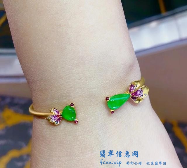 翡翠手镯不仅是传统的，这样的设计打破常规，能让你的手腕美成诗-11.jpg