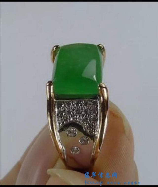 ​如何选择翡翠戒面、戒指-1.jpg