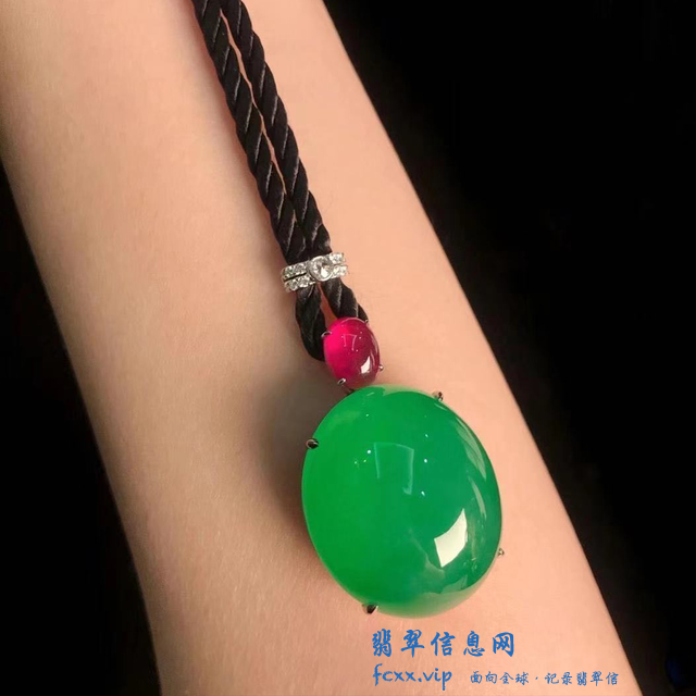 翡翠中小如绿豆，大如鸡蛋的首饰，是原石的精华所在可做百变造型-3.jpg