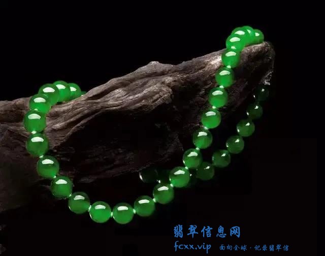 车珠子，原来翡翠珠链才是翡翠饰品里最贵的，曾经拍出过亿天价-3.jpg