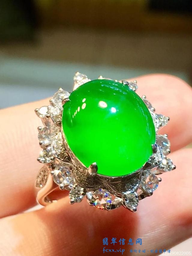 翡翠戒面最新的镶嵌手法，不仅古典，而且造型时尚-4.jpg