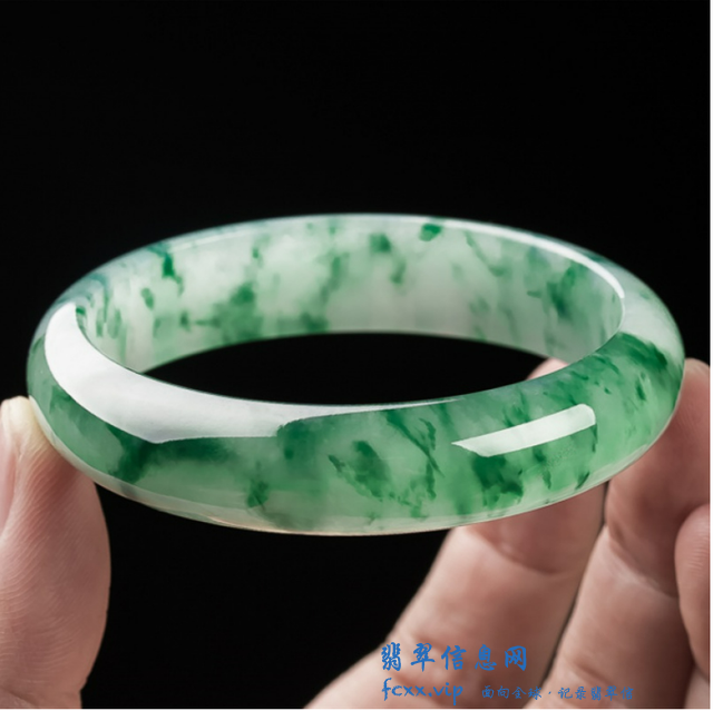 翡翠手镯的制作流程-3.jpg