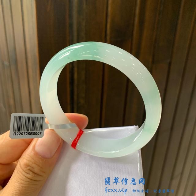 让你一分钟看懂翡翠手镯的“种水”-2.jpg