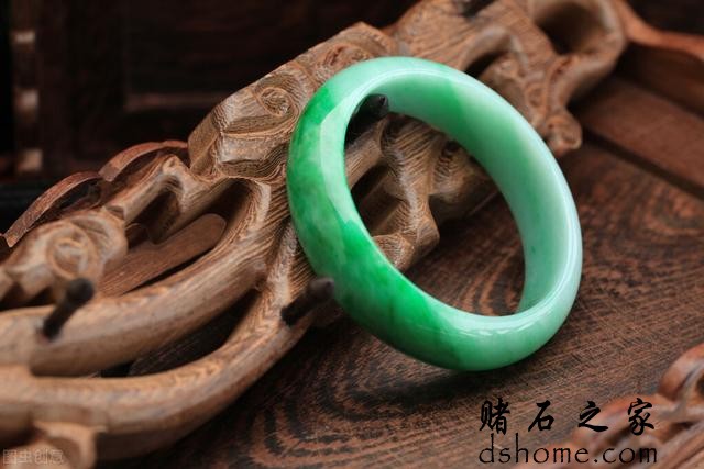 翡翠手镯怎么选才是最好的，最完整的方法都在这里了-5.jpg